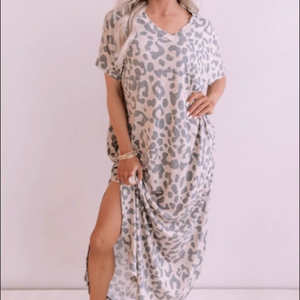 NWOT 👗 ⭐️ Leopard Maxi Dress